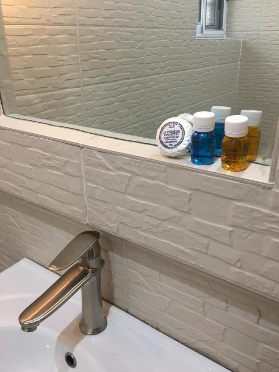 Laparadiseinn 阿克拉 外观 照片